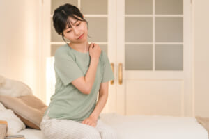 肩こりがつらい50代へ！ 筋トレで目指す快適な毎日